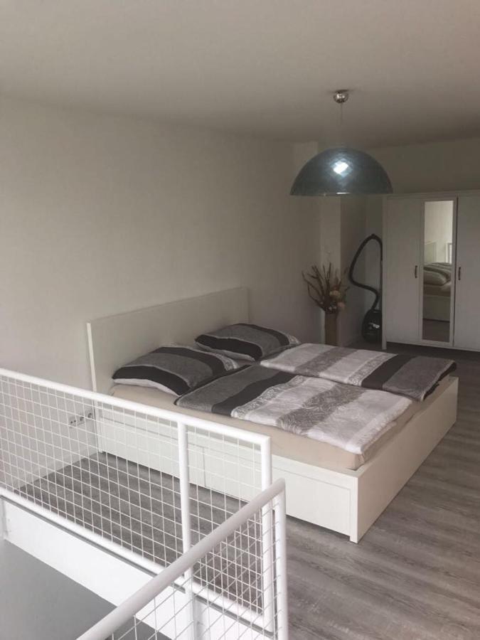 Is Calling Apartamento *