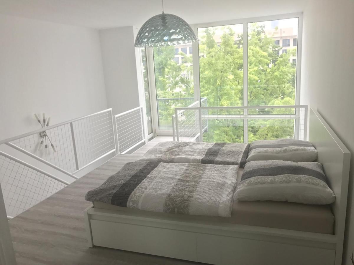 Is Calling Apartamento *